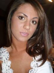 Amateur babe looks cool flashing treasures in home vid